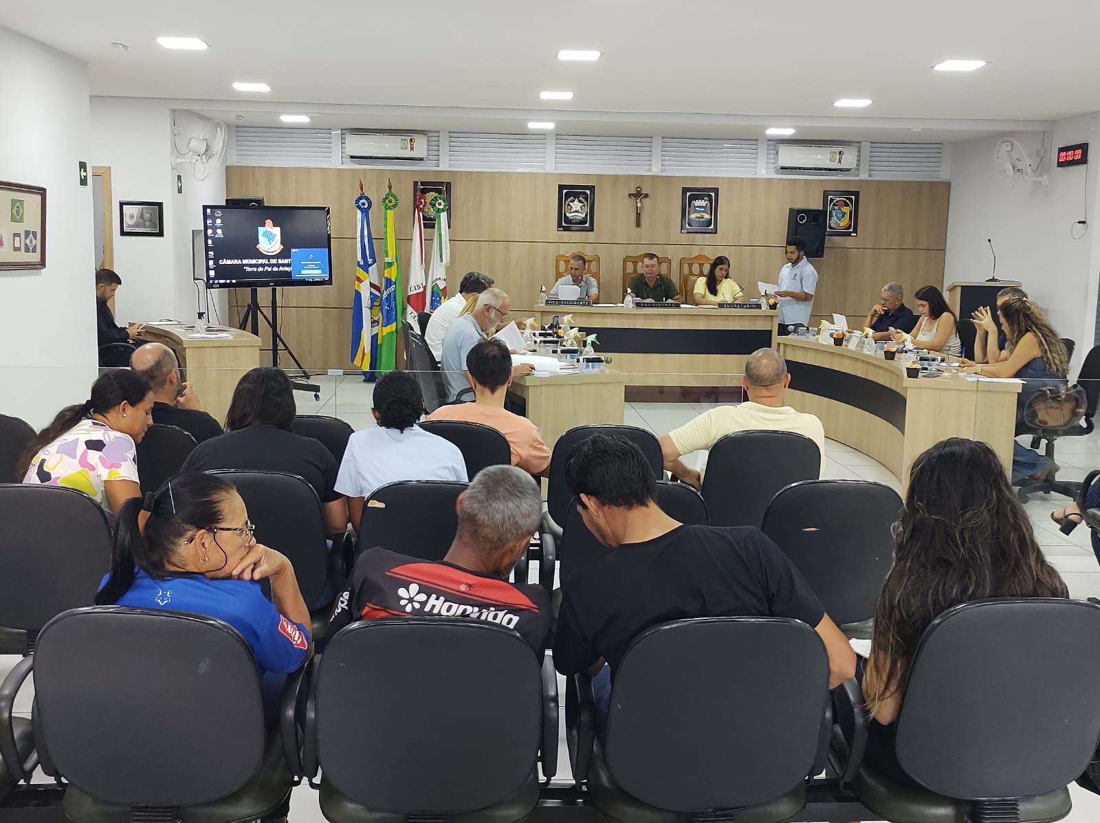 Câmara de Santos Dumont institui campanha municipal que divulga Lei Federal que determina assistência prioritária ás mulheres vítimas de violência doméstica